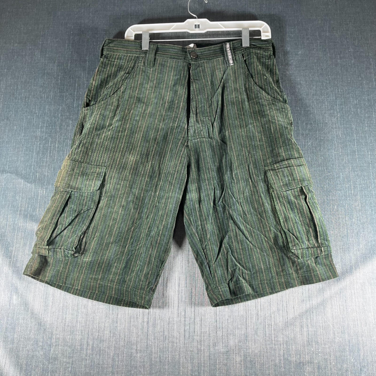 Black Diamond Star Men’s Shorts Size 34 Green Striped Pockets Cargo Cotton
