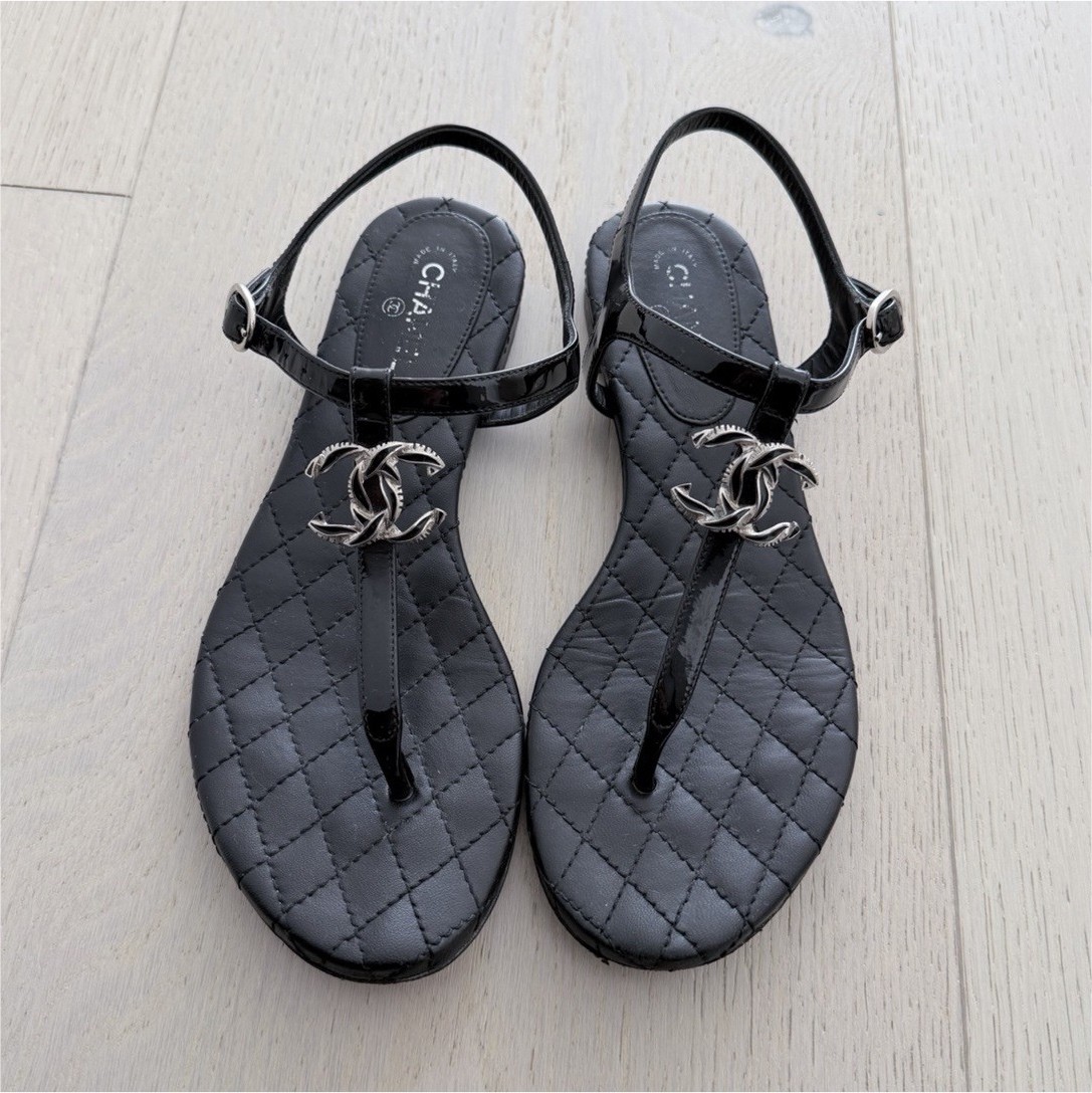 CHANEL Black Quilted Thong Sandals, Ankle Strap, Logo Buckle. EU 35.5
