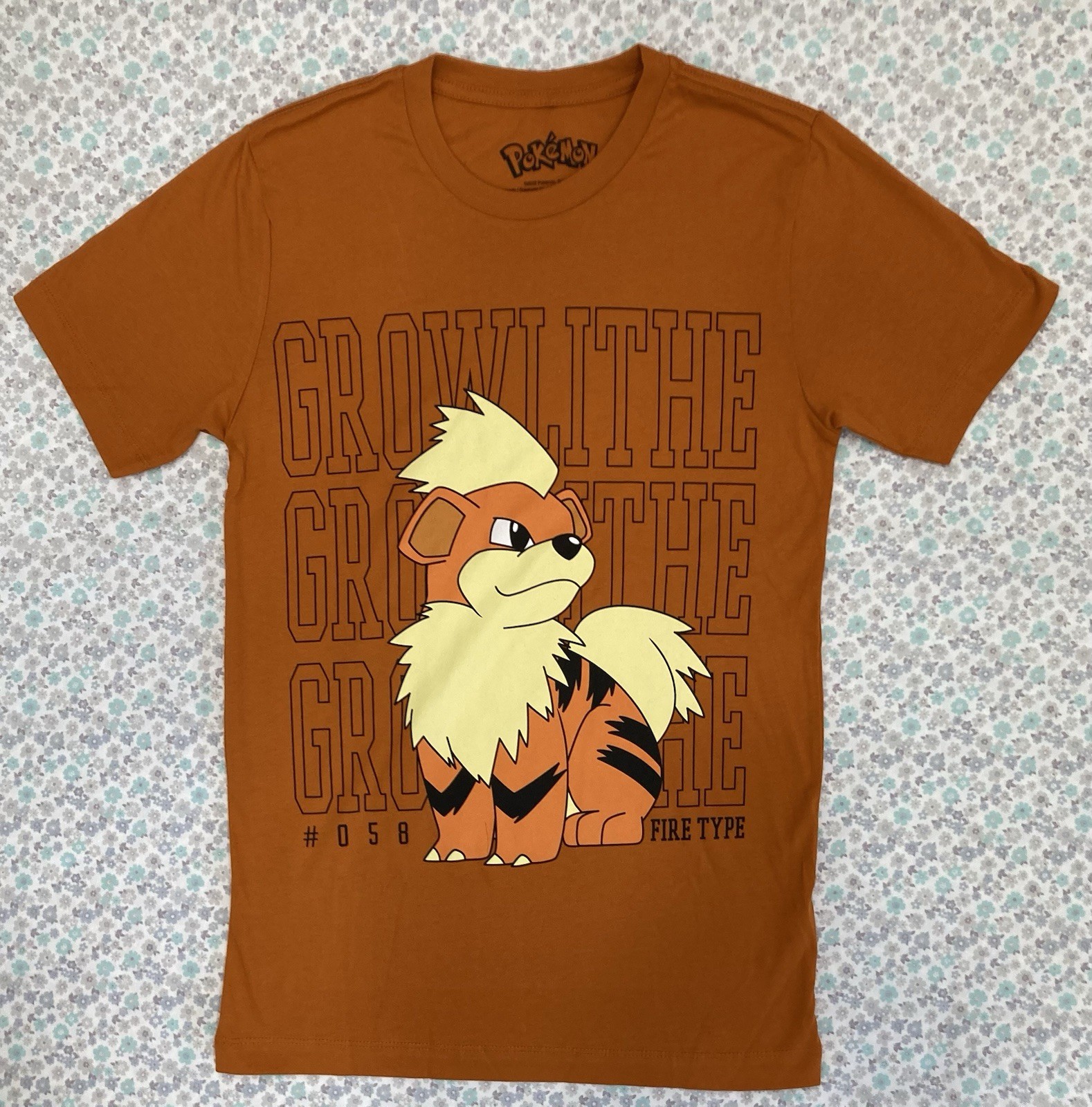 Pokémon Growlithe Collegiate T-Shirt – BoxLunch Exclusive SIZE XS .