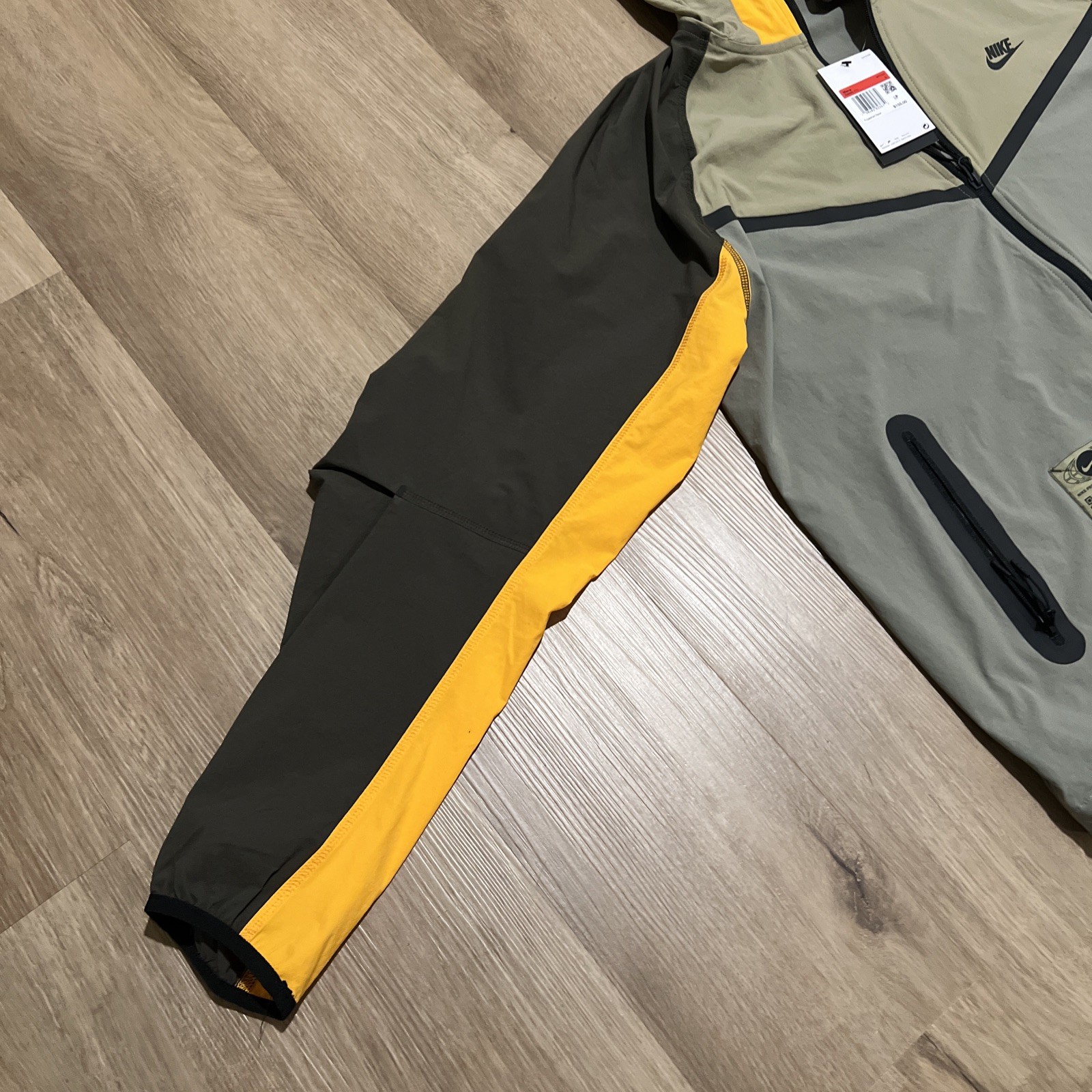 Nike Tech Windrunner Full Zip Hooded Jacket Olive Green Men Size $155 IB8956-276