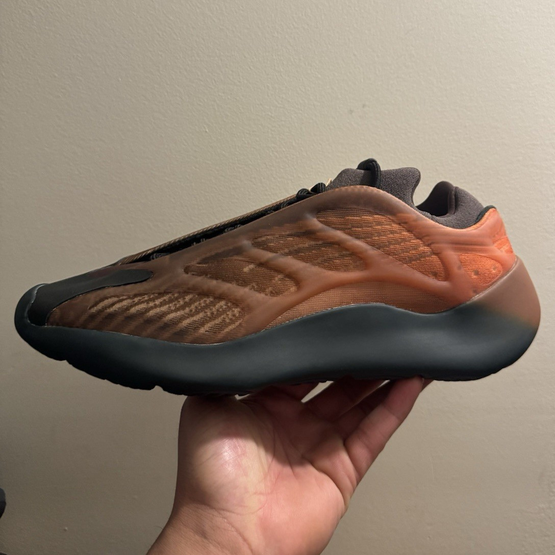 adidas Yeezy Boost 700 Sneaker GY4109 Copper Fade Textile New w/ Box