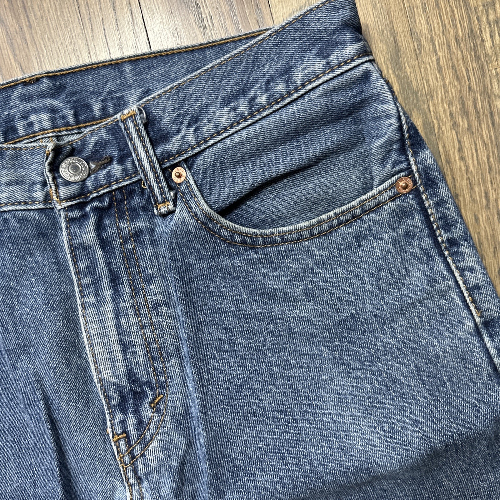 Levi’s 505 Regular Fit Jeans Straight Leg Medium Blue Zipper Fly Men’s SZ 30×30