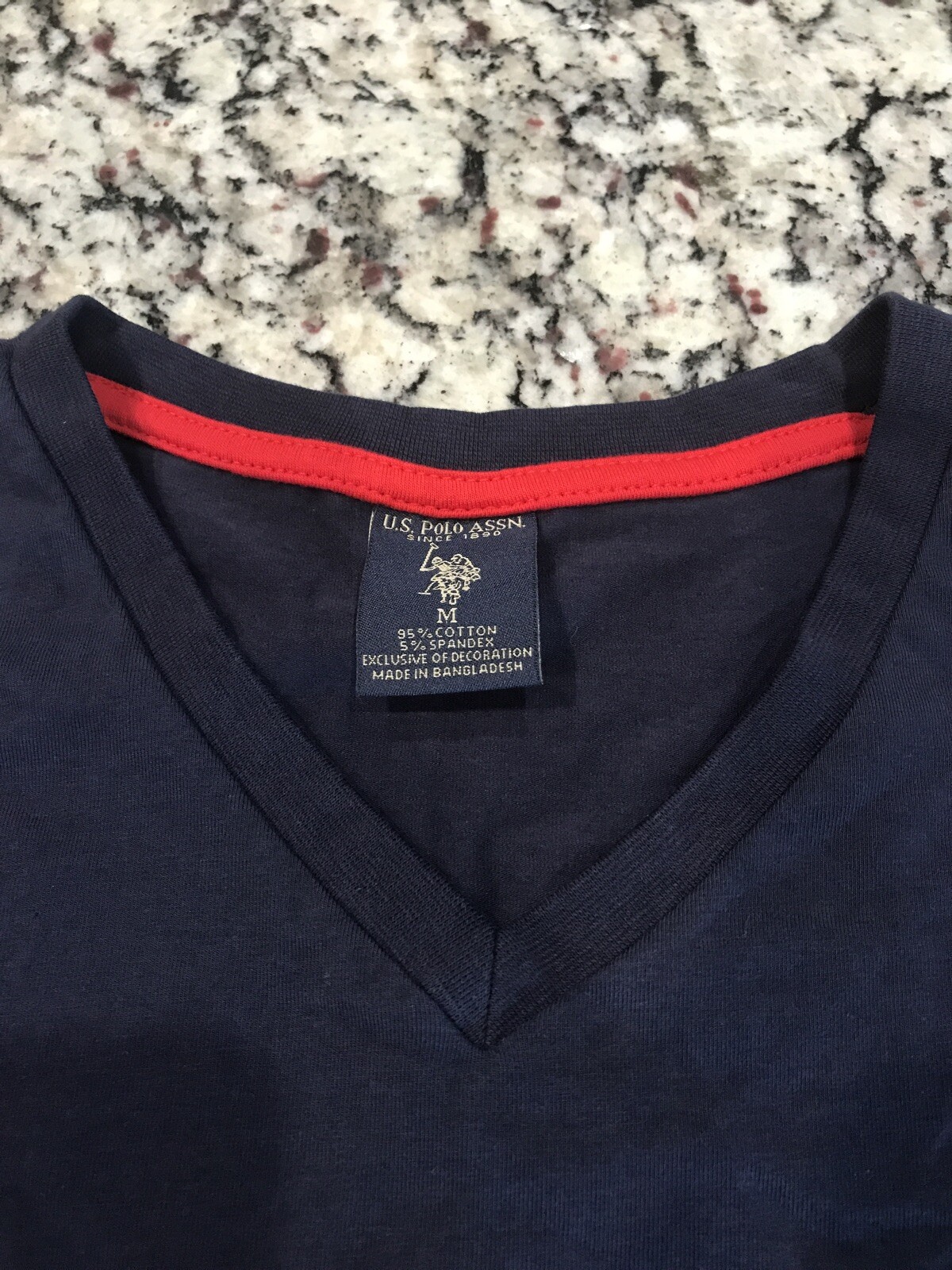 US Polo Clean Simple Style Logo Blue and Red Logo Mens Medium V-Neck T Shirt