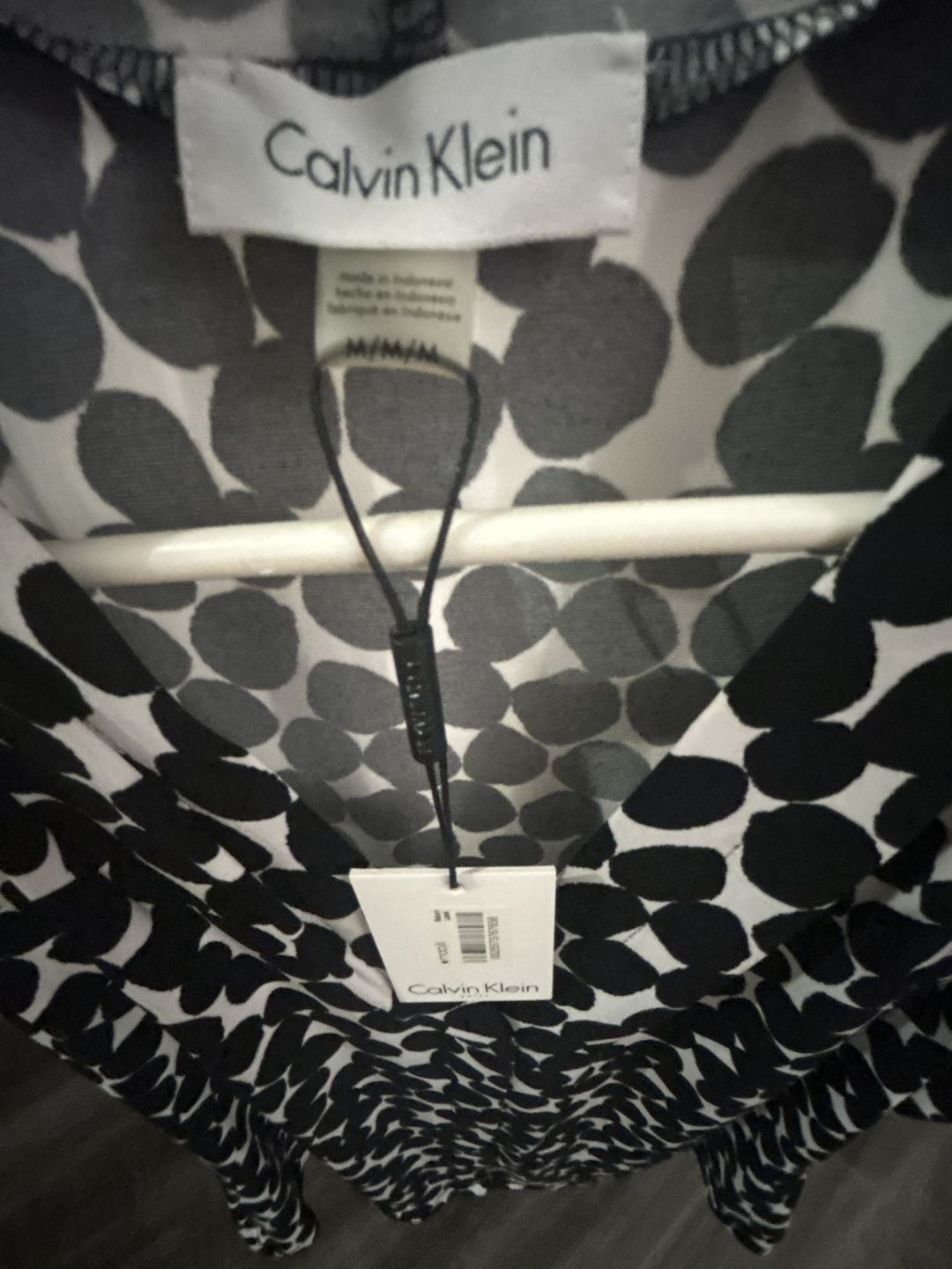 Calvin Klein Split V-neck Pleated Geometric Sleeveless Blouse Black & White Polk