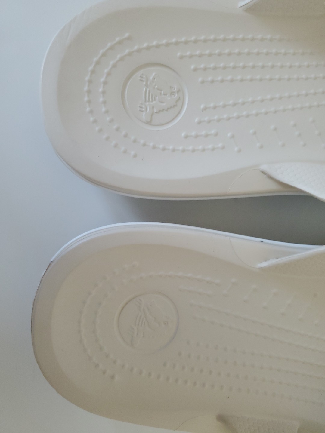 Crocs Unisex Crocband Flip Relaxed Fit, 11033-71, Beige, M9/W11, New