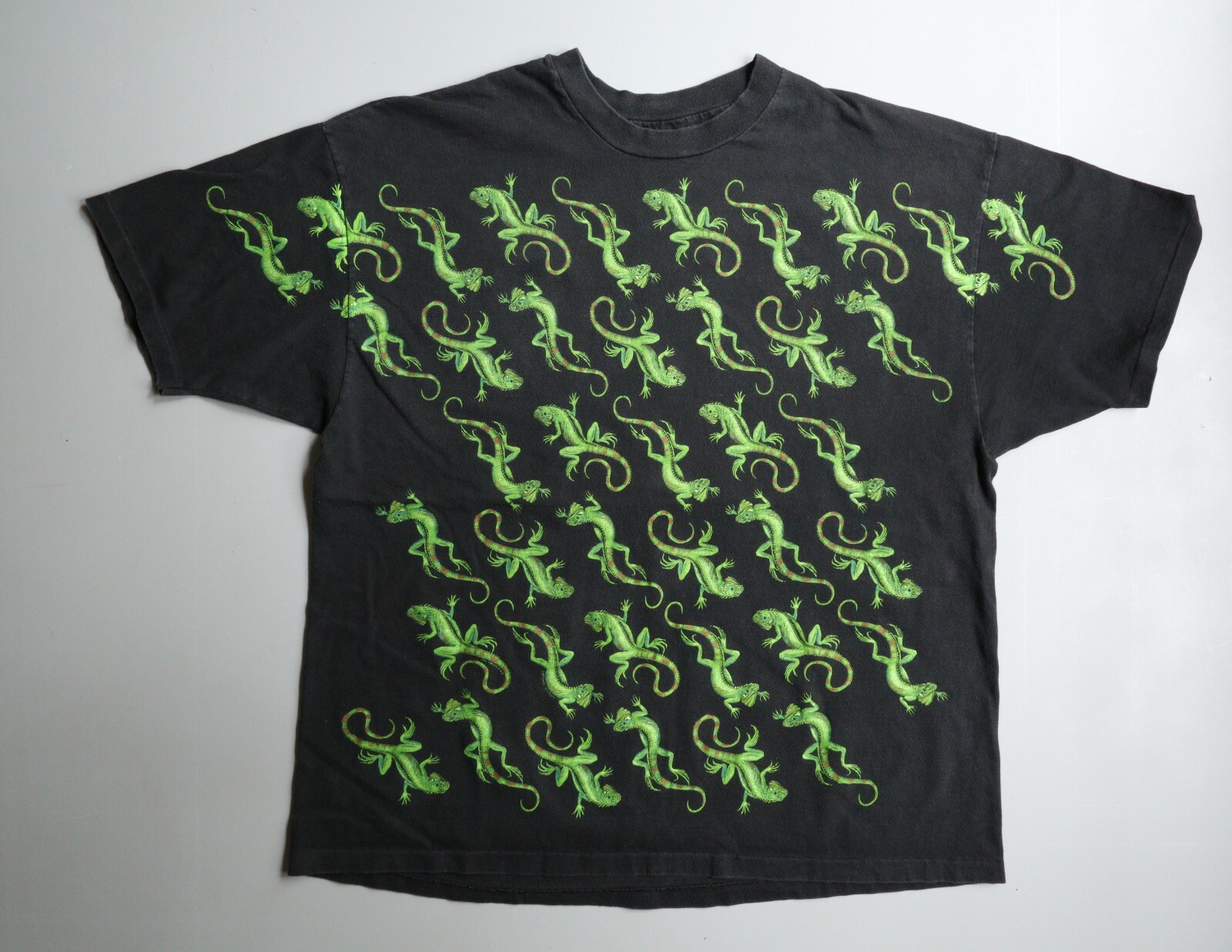 Vintage All Over Print AOP Iguana Lizard Animal T Shirt Single Stitch