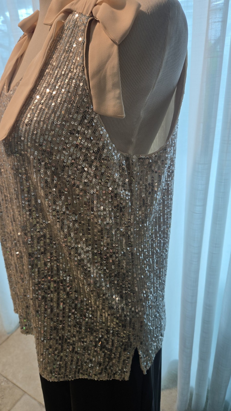 CeCe Silver Sequin Chiffon V-Neck Sleeveless Tank Top Bow Shoulder Ties M