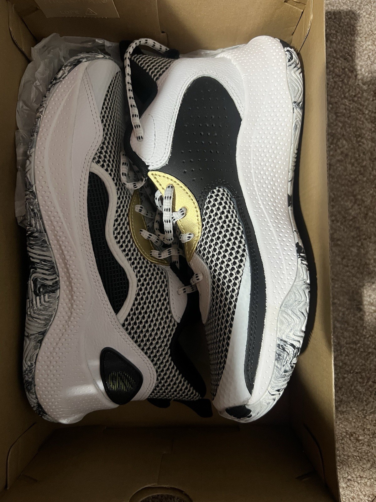 Under Armour GS Curry 3Z24 Kids Basketball Sneakers White/Black/Gold 6.5Y