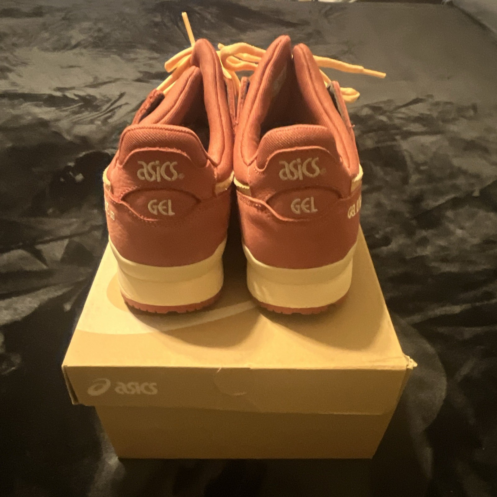 ASICS GEL-LYTE III OG Men’s Sneakers Wood Crepe/Burnt Red 1203A345-201