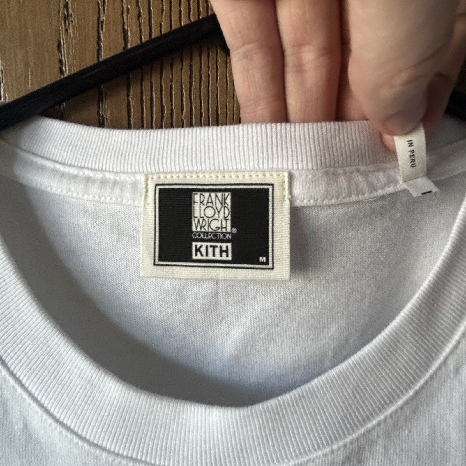 FRANK LLOYD WRiGHT FOUNDATiON BOX LOGO TEE WHiTE KiTH RONNiE FiEG ARCHiTECTURE