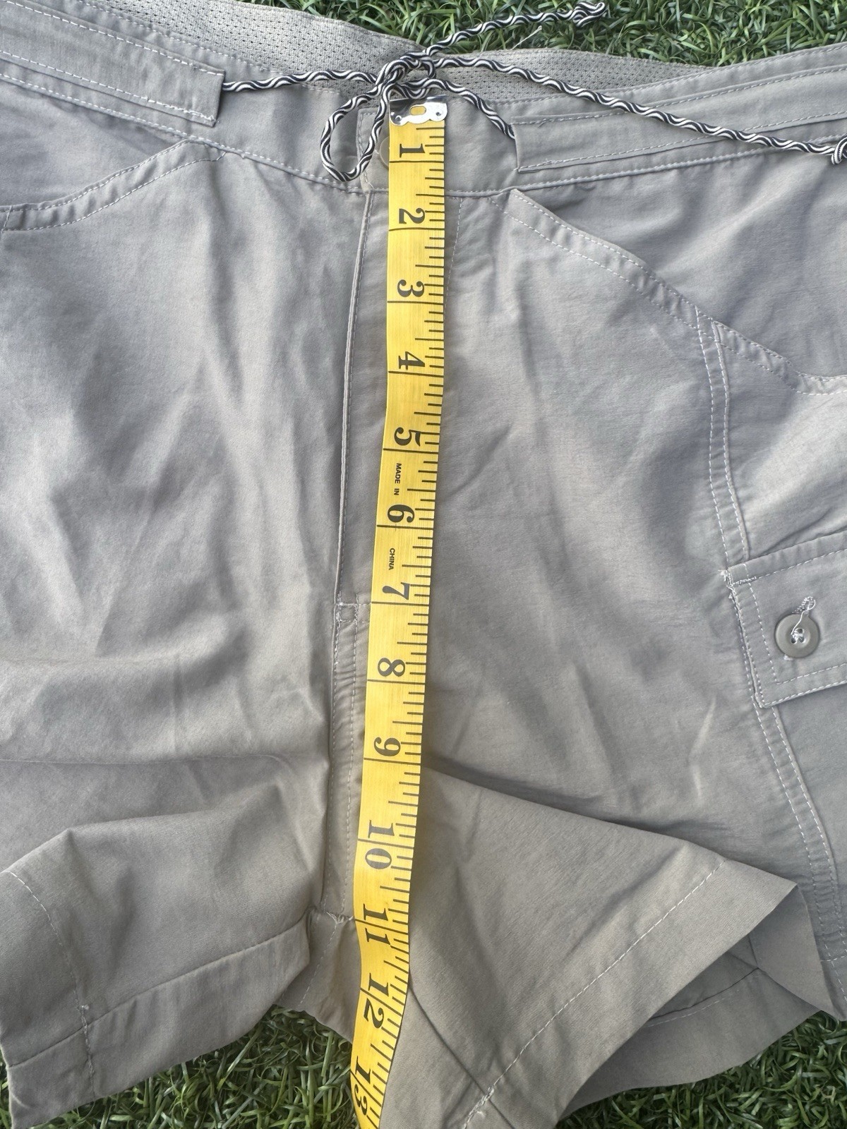 Alpine Design Women’s Khaki Cargo Shorts Size M Hiking Camping Gorpcore Utility