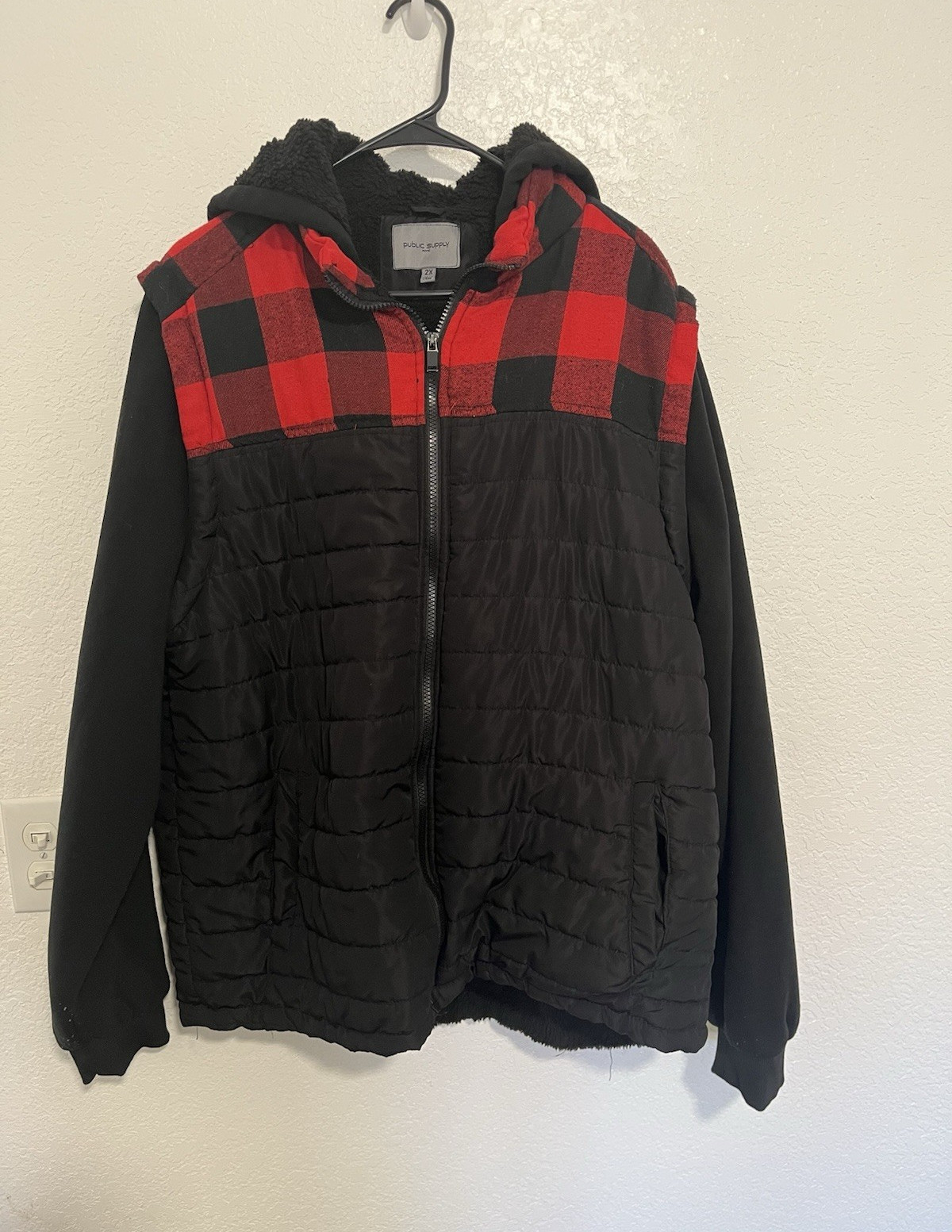 Public Supply NYC Men’s 2X Black Red Plaid Puffer Jacket Hooded Full Zip Pockets