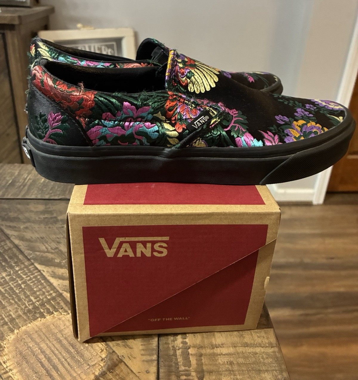 VANS Classic Slip-On Men’s Black Multicolor Floral Print Low Top Sneakers