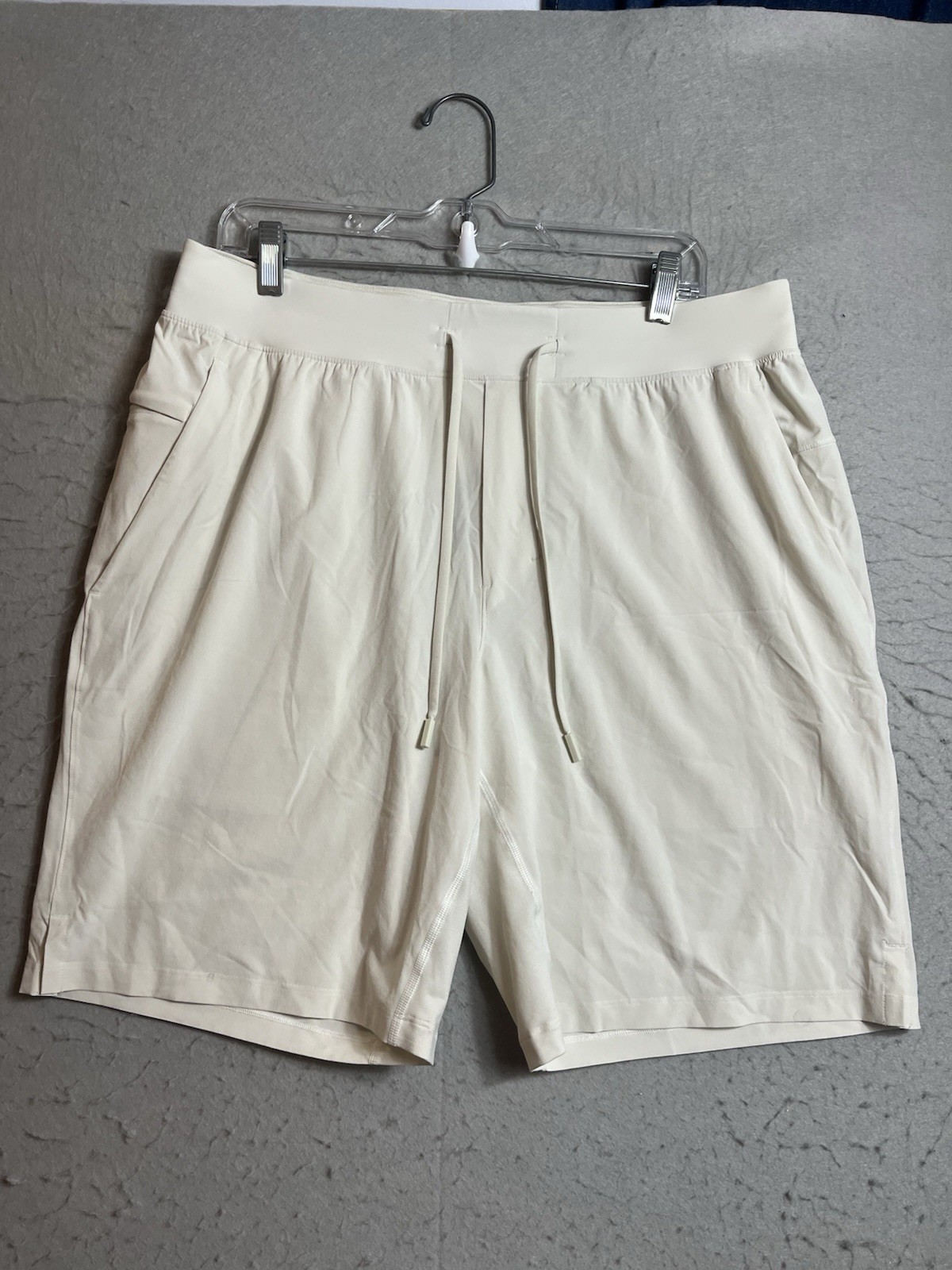 Lululemon The Linerless Training Shorts White LM7AJBS Men XL 9″ Gym Run Active