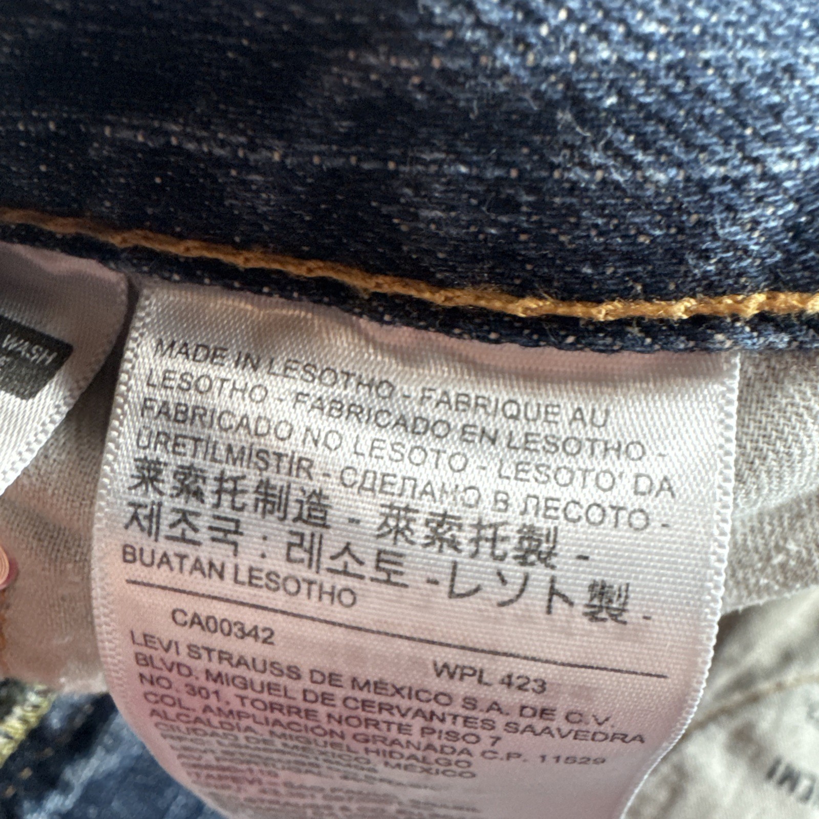 Levis 505 Jeans Mens 46×29 Regular Fit Straight Leg Blue Denim Pants Medium READ
