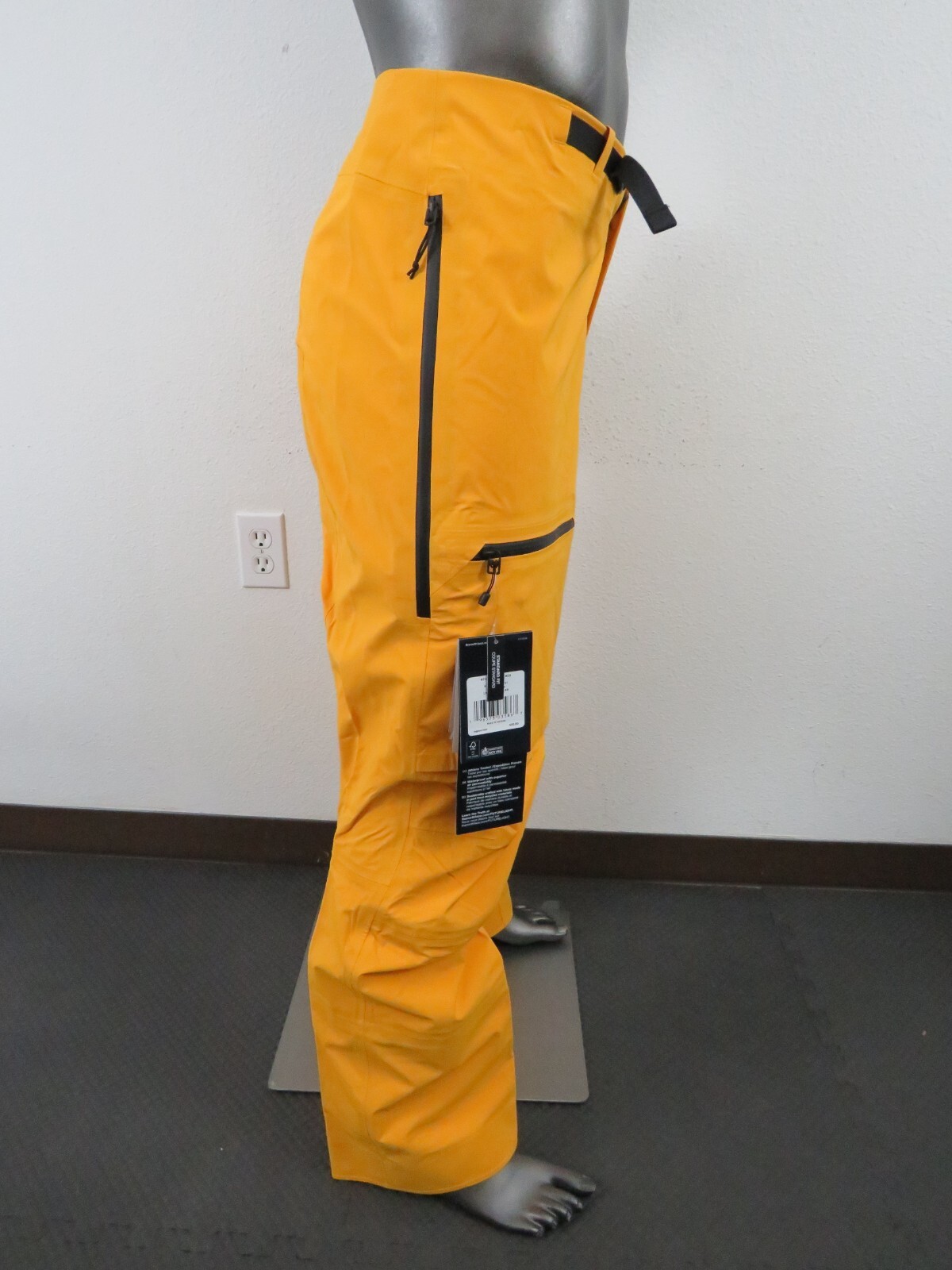 Mens The North Face Summit Chamlang Futurelight Ski Mountaineering 3L Pant Gold