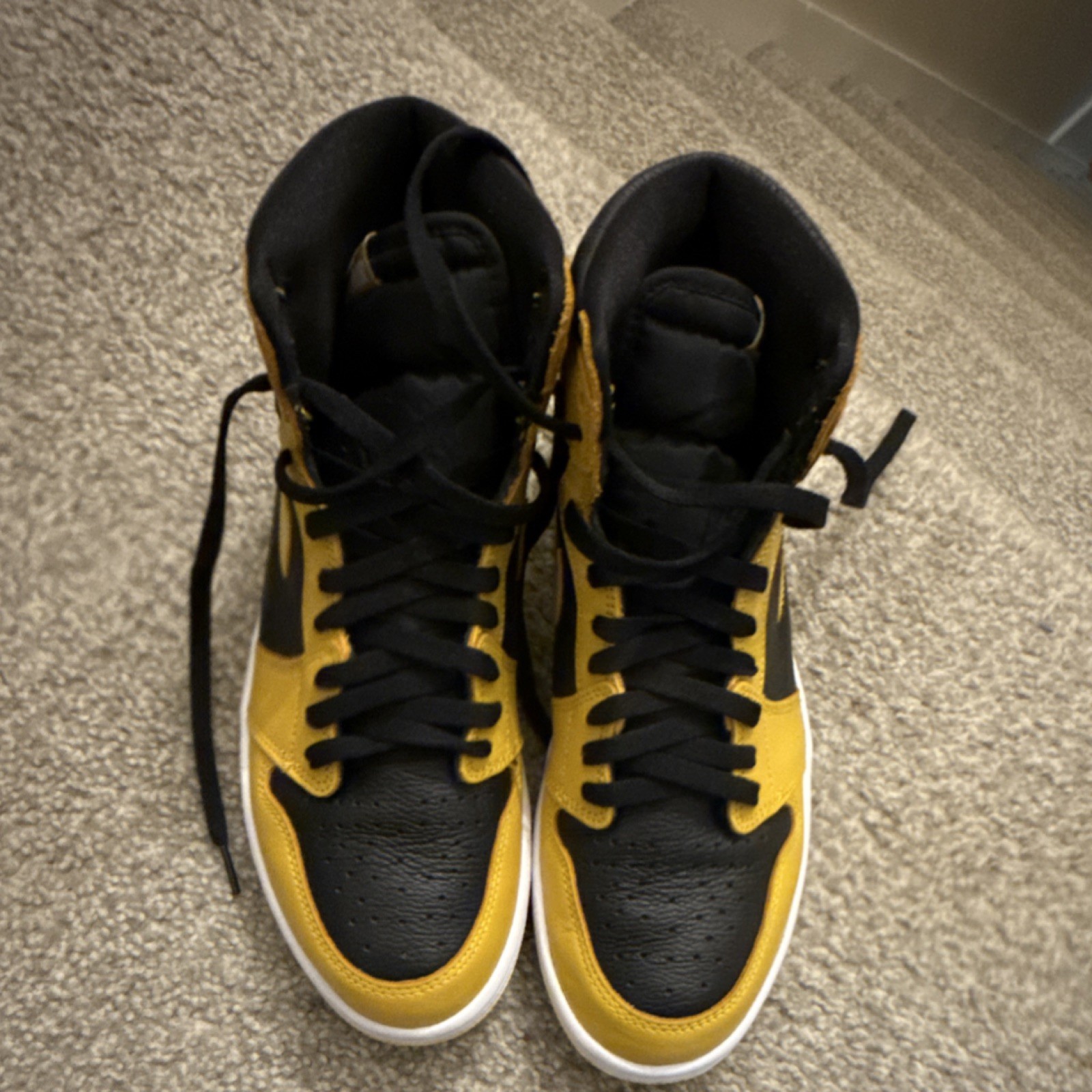 Nike Men’s Black/Yellow Colorblock Mid Top Lace-Up Athletic Sneakers