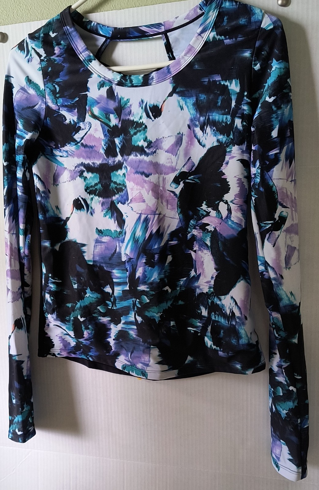 Fabletics Women’s M Long Sleeve Crew Neck Pullover Floral UV Athletic Top