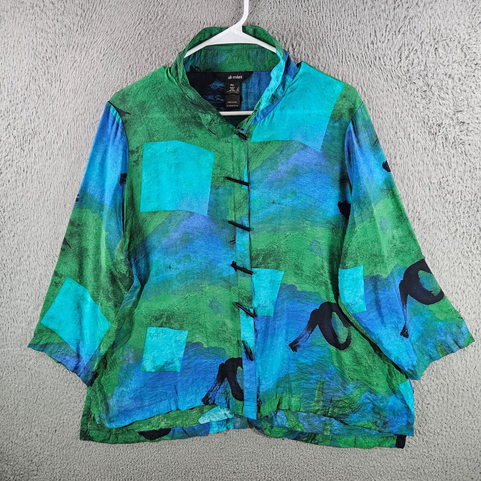 Ali Miles Womens PXL Abstract Art Blouse Green Blue Toggle Button Top 3/4 Sleeve