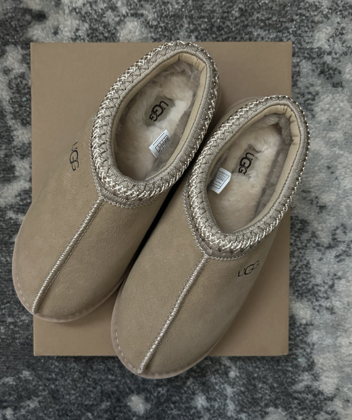 UGG Tasman Women’s Beige Suede Sheepskin Lined US 9 (fits like 7)