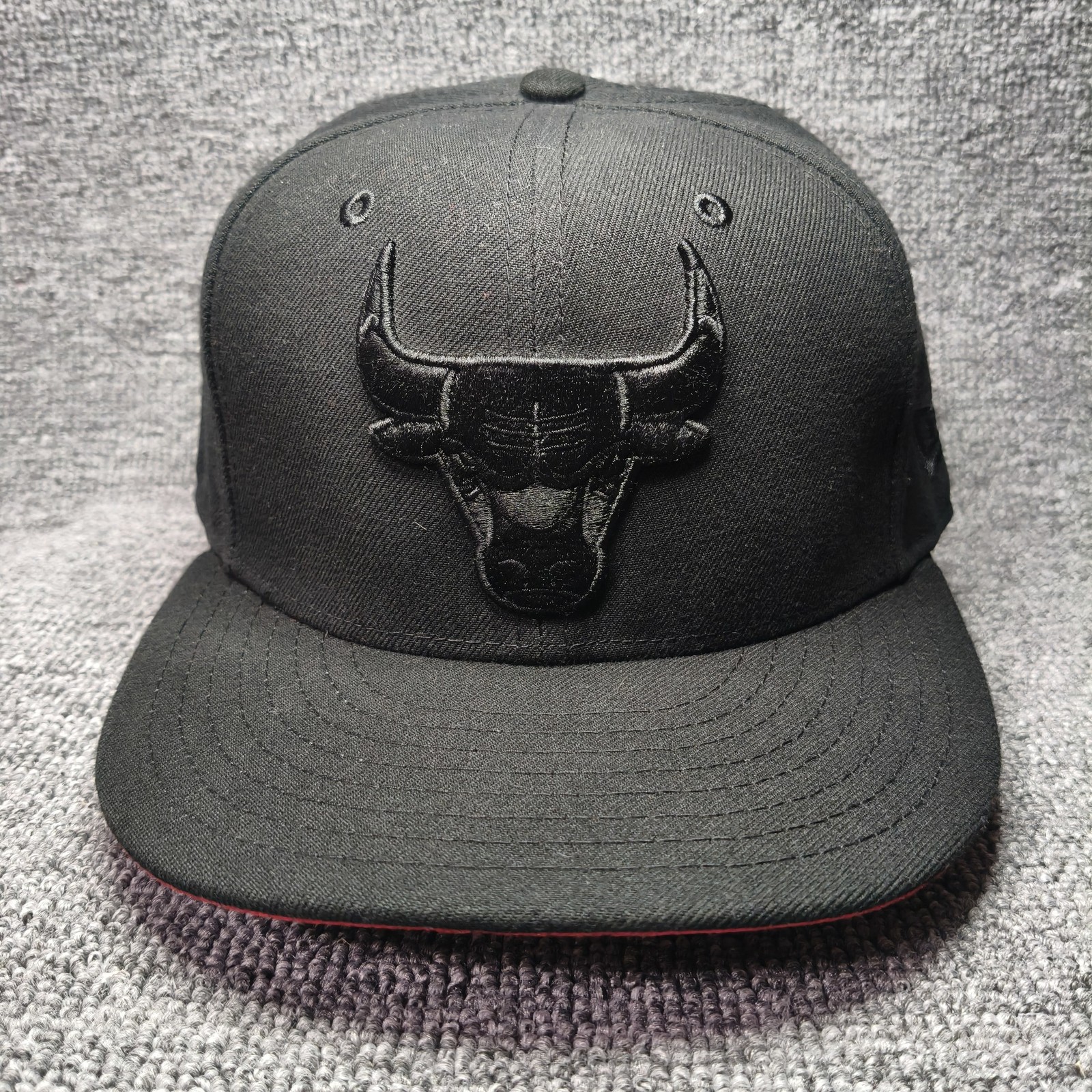 New Era Chicago Bulls 59FIFTY Fitted Black Red Underbrim 6 7 8 Hat
