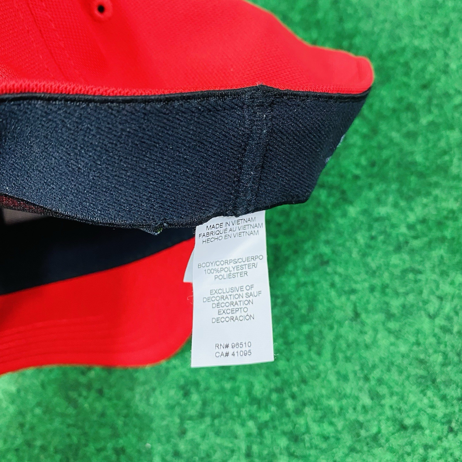 Under Armour UA Men’s Fitted Baseball Golf Hat Cap Embroidered Logo Red L/XL