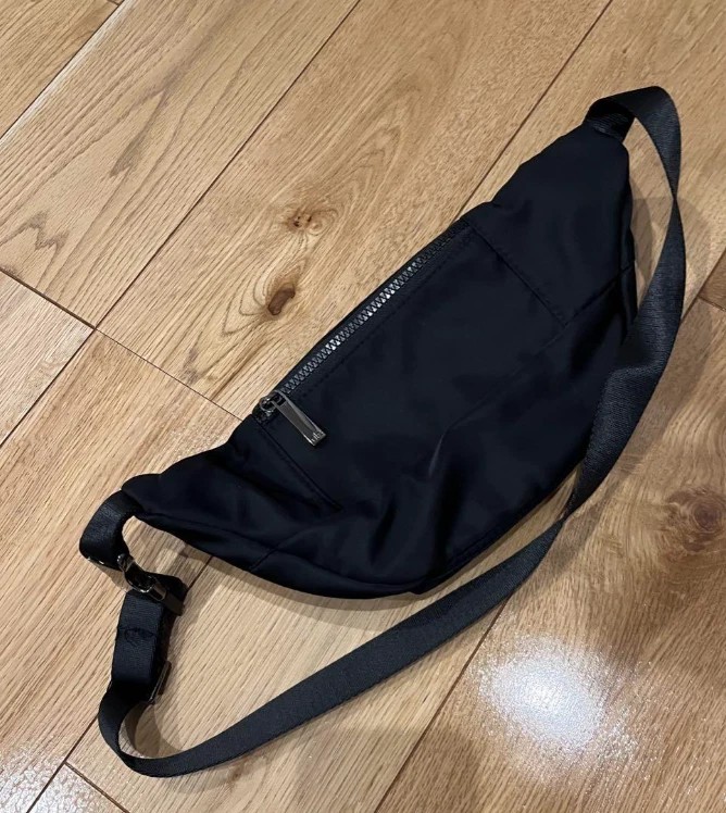 Аӏо Yoga Explorer Belt Bag Black Crossbody Waist Pack Travel NWT