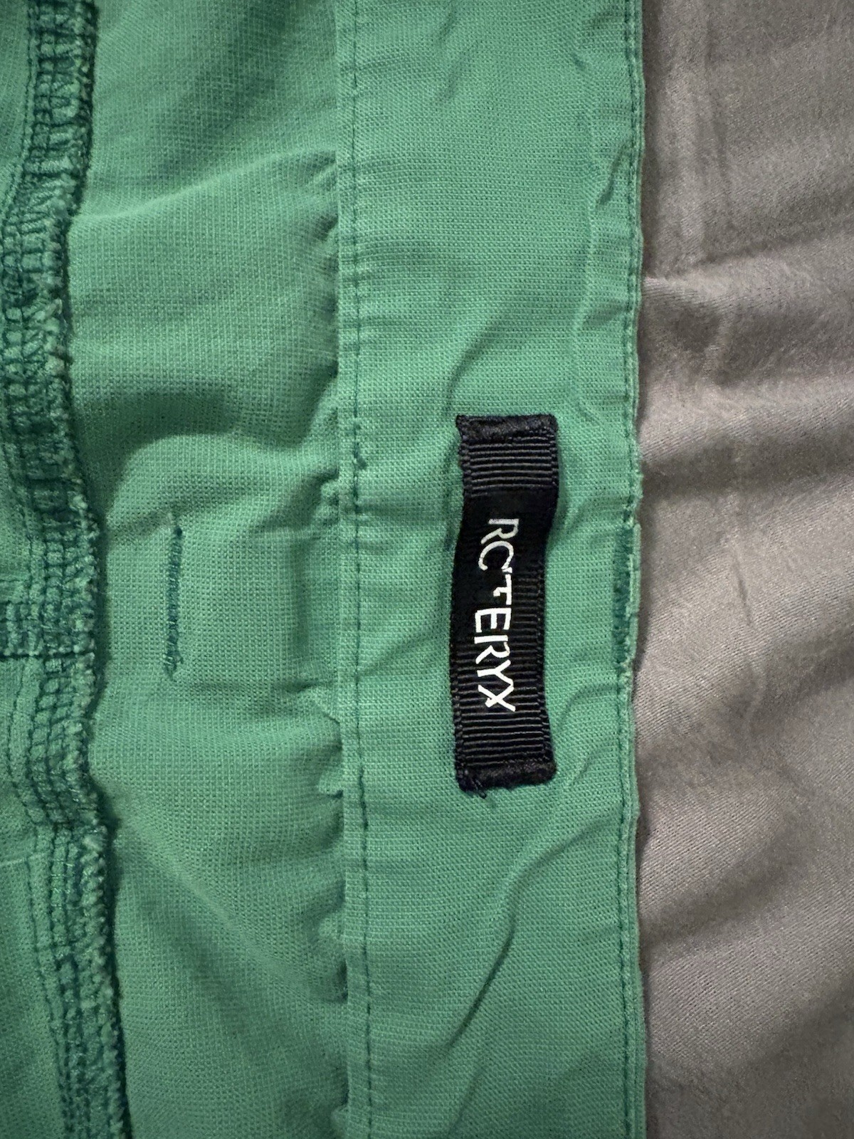 Arc’teryx Men’s Atlin Chino Shorts 10 Inch Inseam Green, Trim Fit Size 34