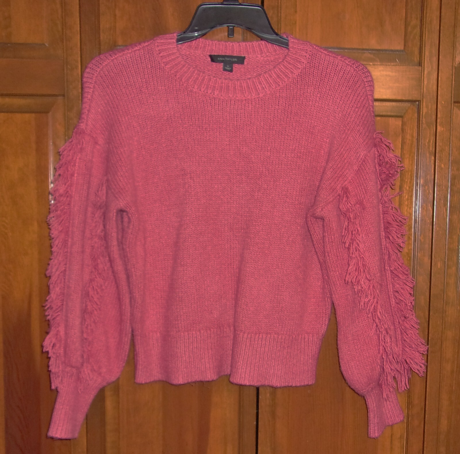 Ann Taylor Womens Rose Colored Tight Knit Crew Neck Sweater Fringed Sleeves – M