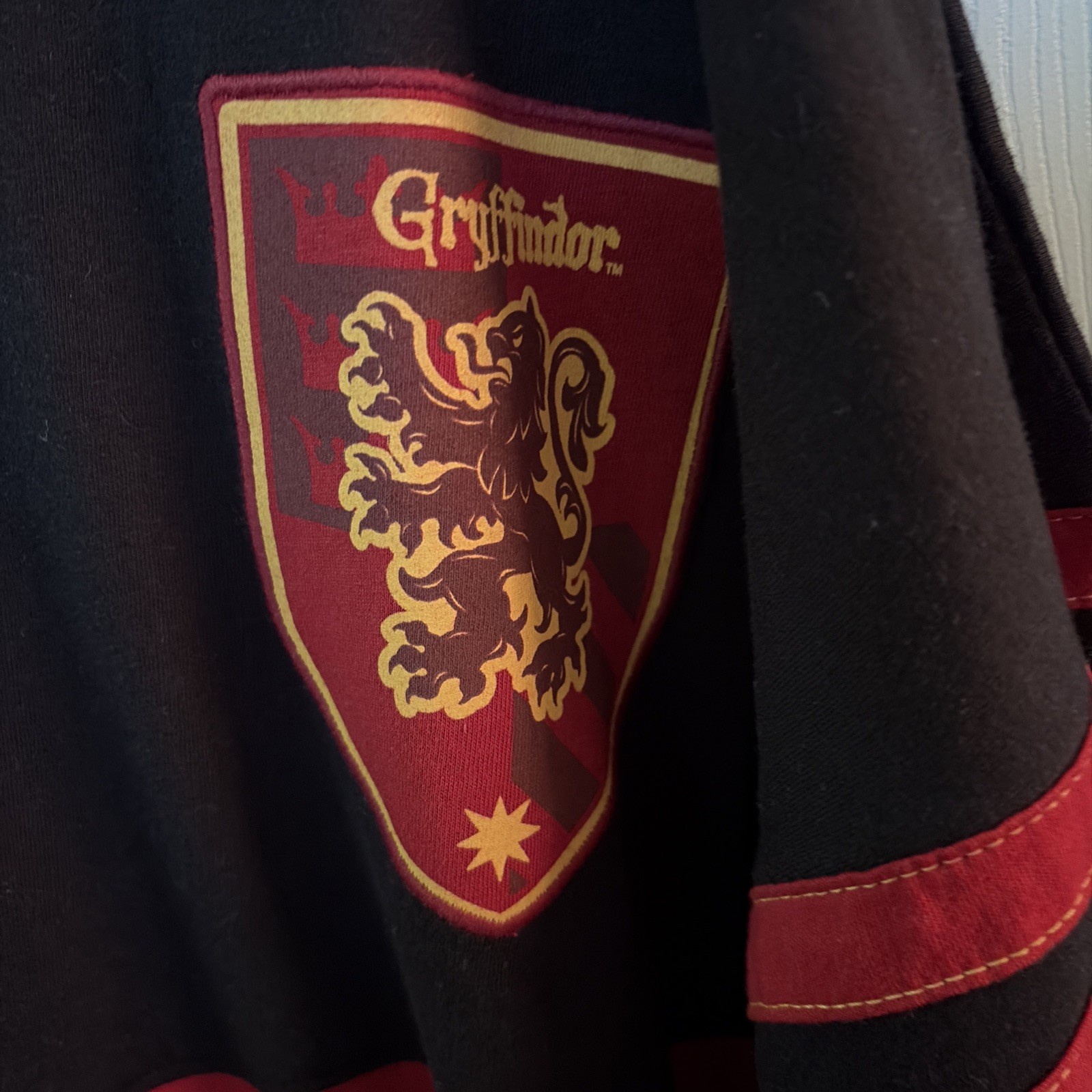 NEW Harry Potter Gryffindor Long Sleeve Spirit Jersey Universal Studios Size Med