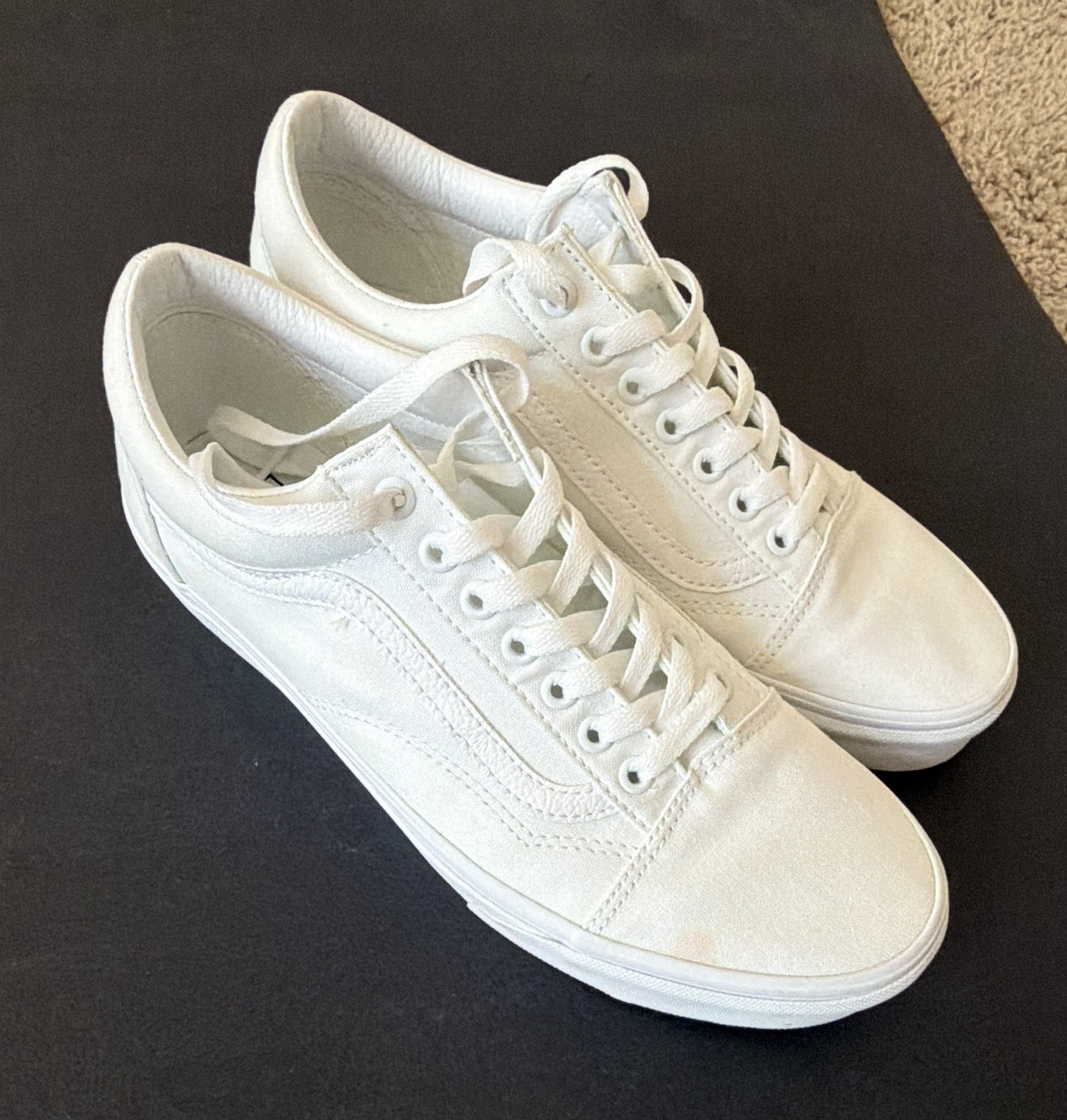 VANS Men’s White Low Top Lace-Up Sneakers Solid Athletic Shoe