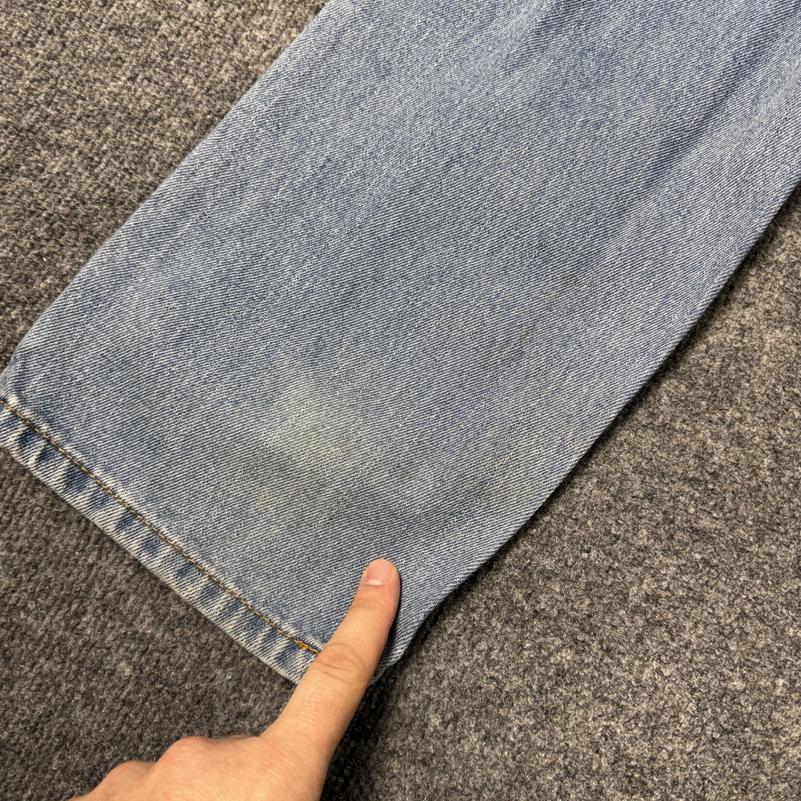Levis 550 Relaxed Taper Jeans Mens 33×35 Light Wash Blue Denim Pants Casual
