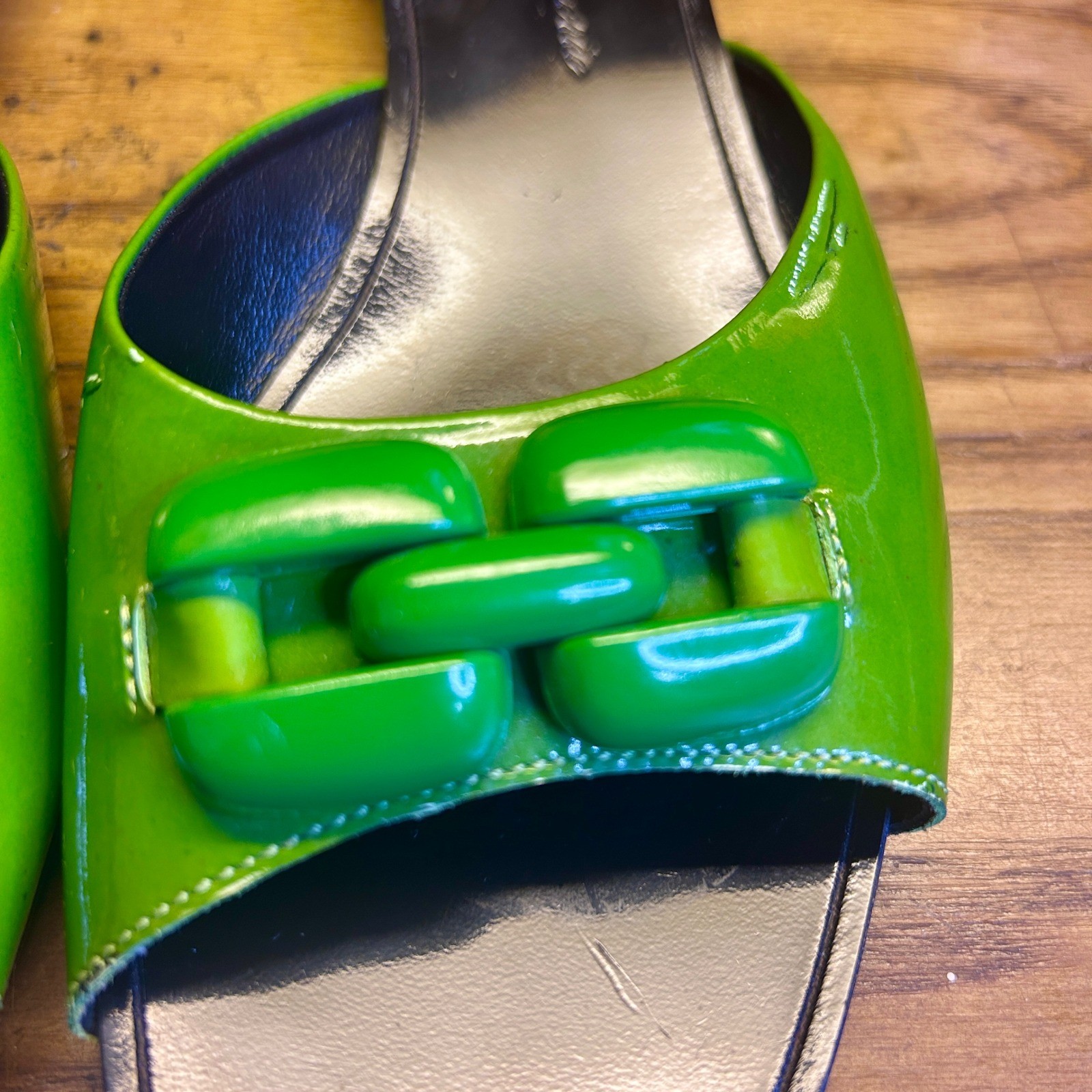 Robert Clergerie wmn 8.5 Green Patent Leather Chain vtg Y2K kitten heel sandals