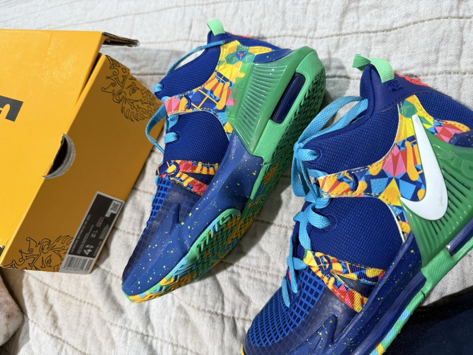 Nike LeBron Witness VII (GS) Basketball Shoes Blue/Green Multicolor 4.5Y