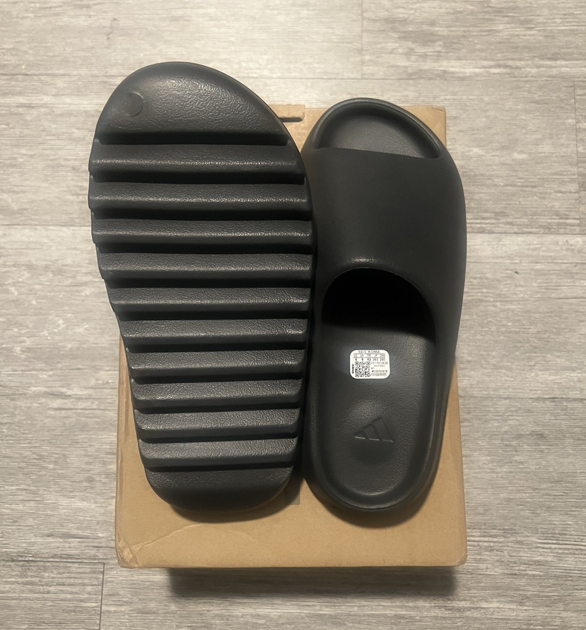 adidas Yeezy Slide Black Men’s Slip-On Rubber Sandal US 8 EU 41 HQ6448
