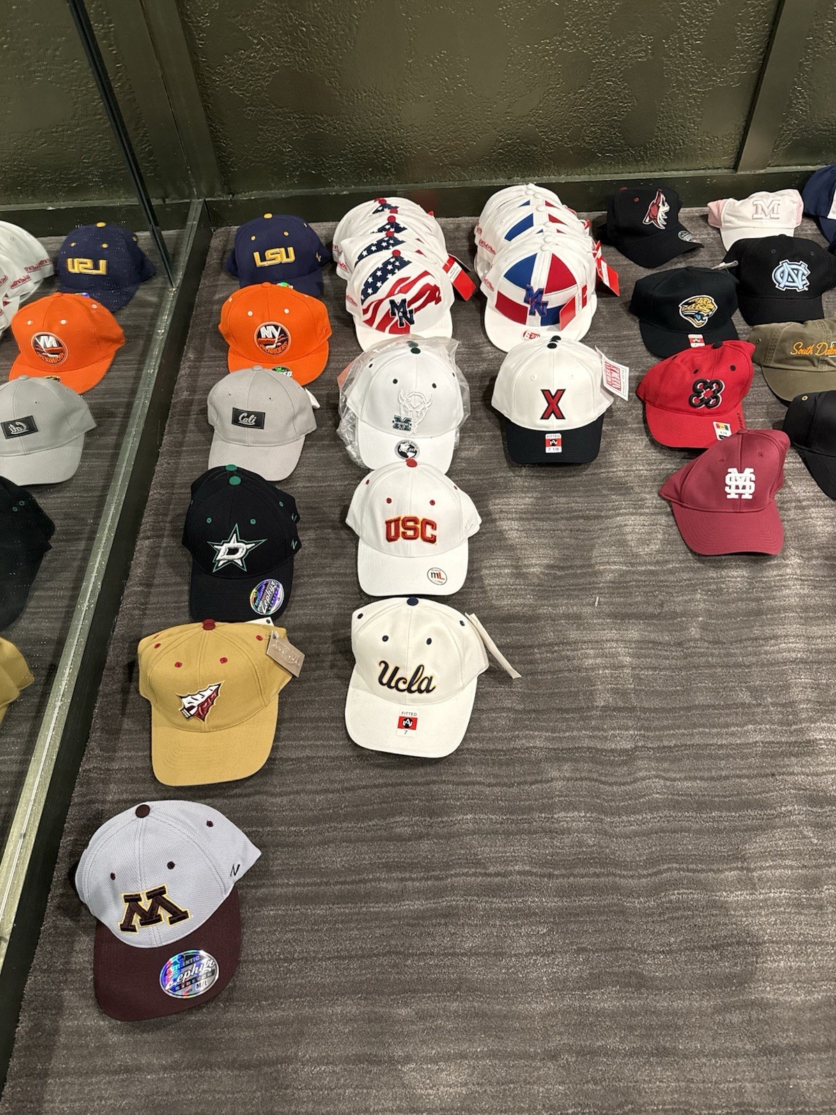 🔥 25 RANDOM NEW HAT LOT – WHOLESALE BULK DEAL 🔥