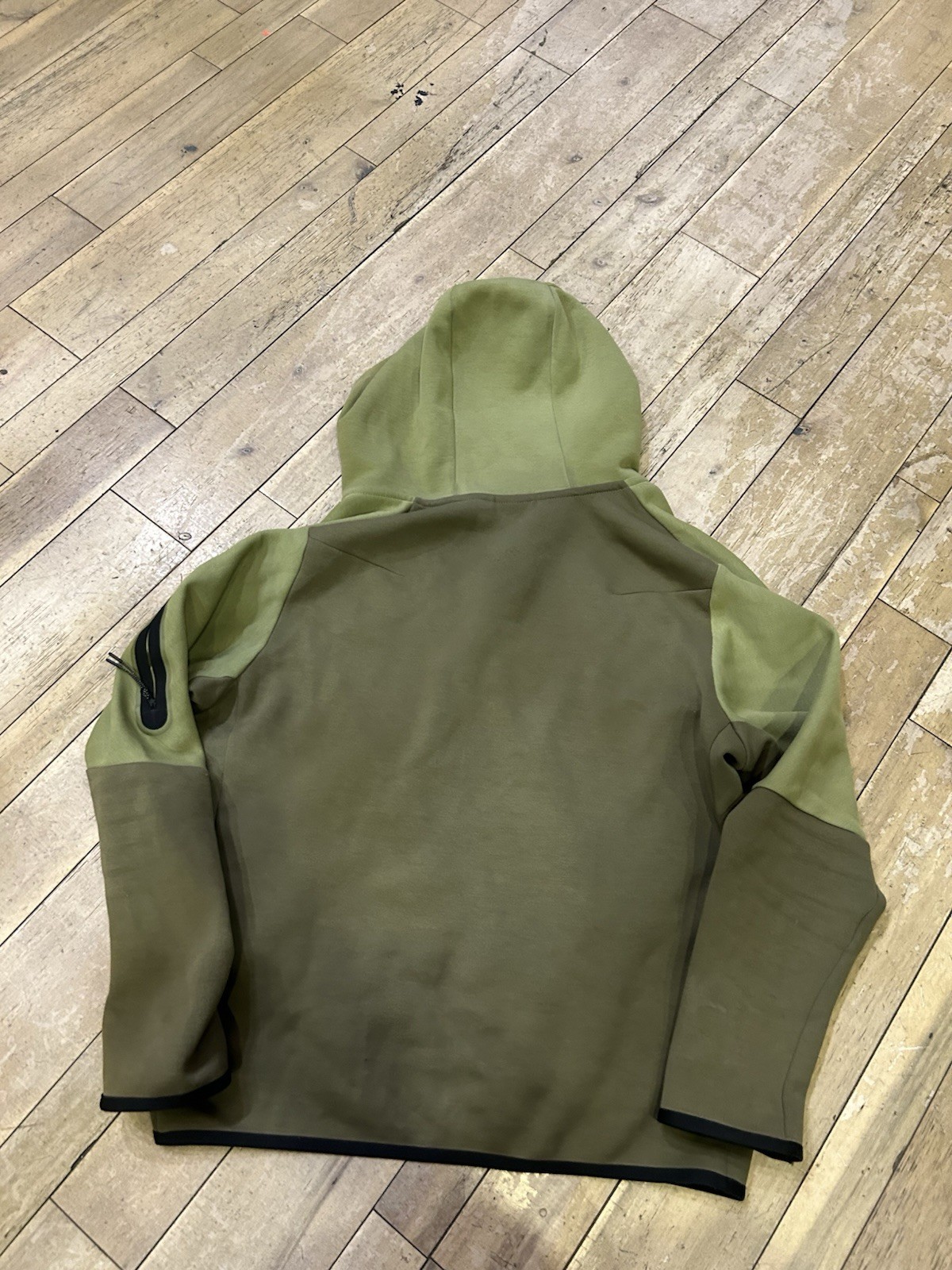 Size L – Nike Sportswear Tech Windrunner Hoodie Olive Green