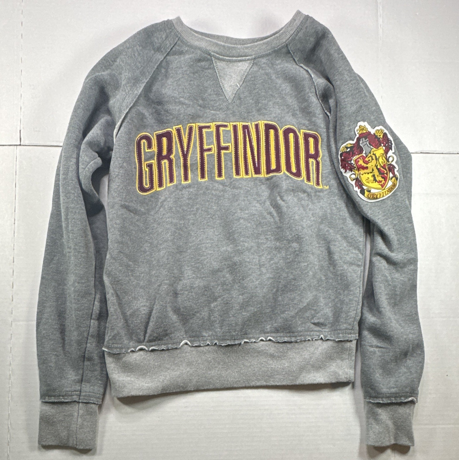 Universal Studios Wizarding World Harry Potter Gryffindor Gray Crewneck XS