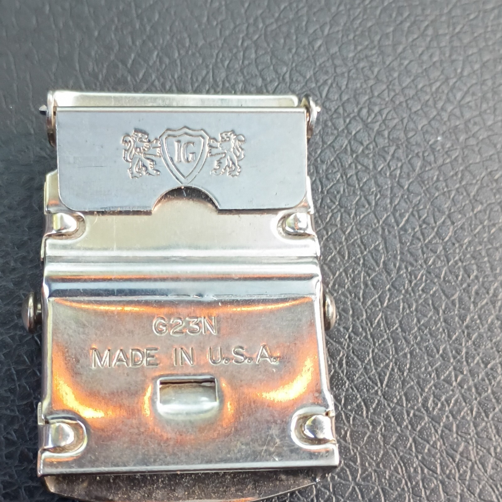 Men’s Silver Metal Flip Top Belt Buckle Crest Logo Fits 1.5in MPN 623N