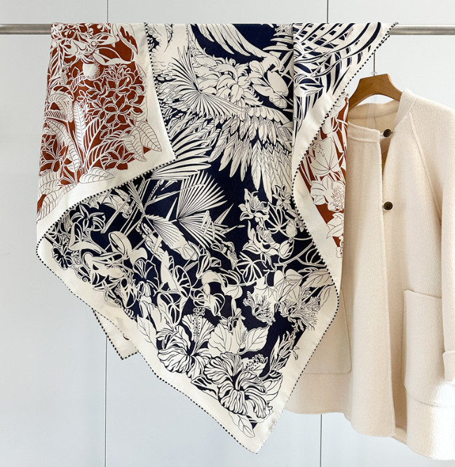 70% Cashmere 30% Silk Neckerchief Scarf Black shrub Print Bandana 53” Shawl new