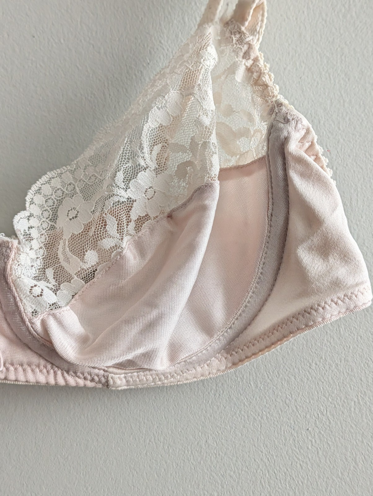 Vintage Heartstrings Maidenform Pink Lace Underwire Bra 36B USA Made