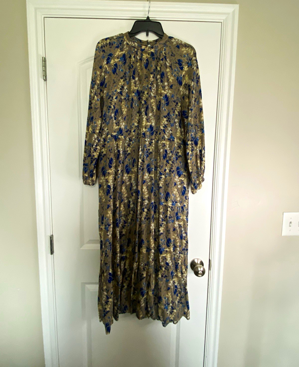 A New Day Women’s XL Beige/Blue/White Floral High Neck Button Midi Dress Pockets