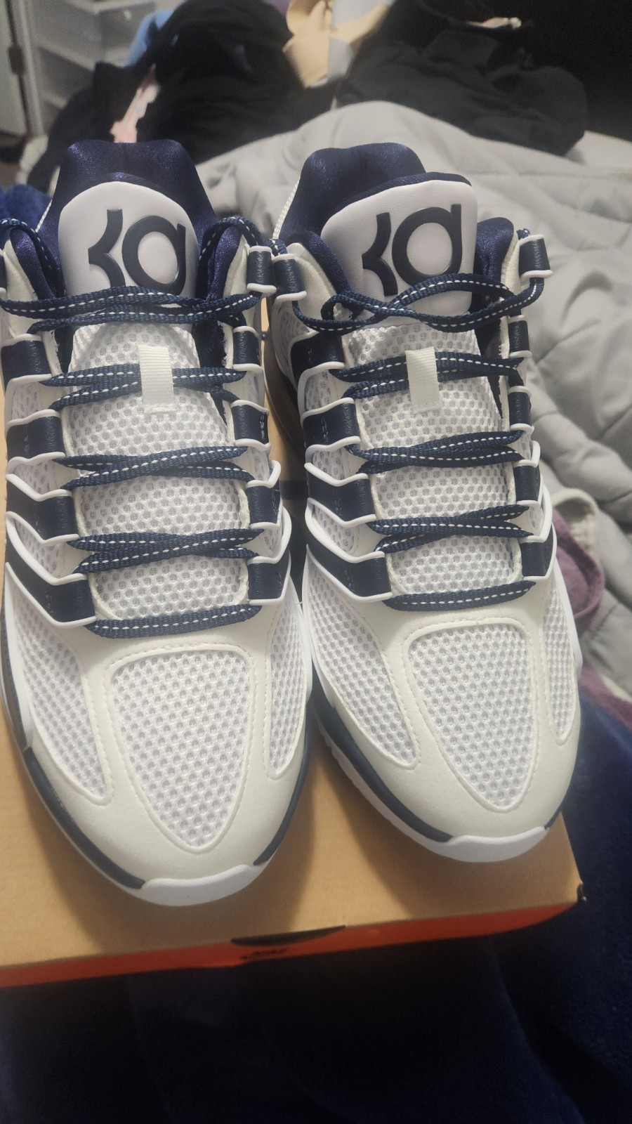KD 18 White/College Navy Team Issued-Men’s Size 10
