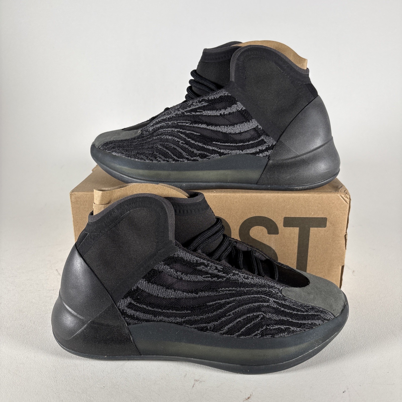 Size 5.5 – adidas Yeezy Quantum Onyx