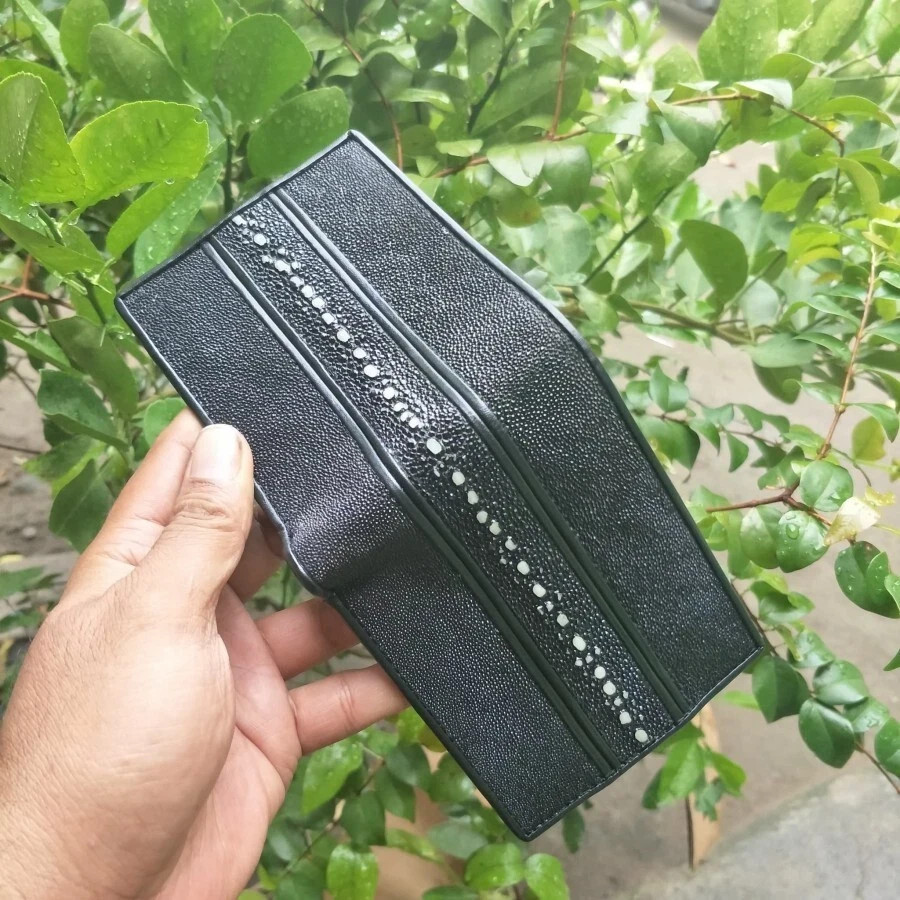 SPECIAL STINGRAY SKIN LEATHER MEN’S WALLET – BLACK THORN VARIATION