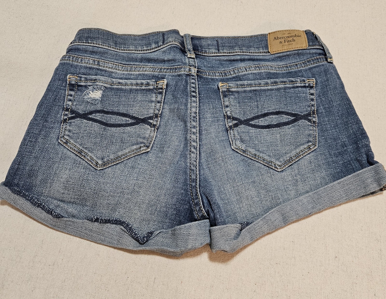 Abercrombie & Fitch Women’s Denim Shorts Size W27, Distressed Cuffed Hem Zip fly