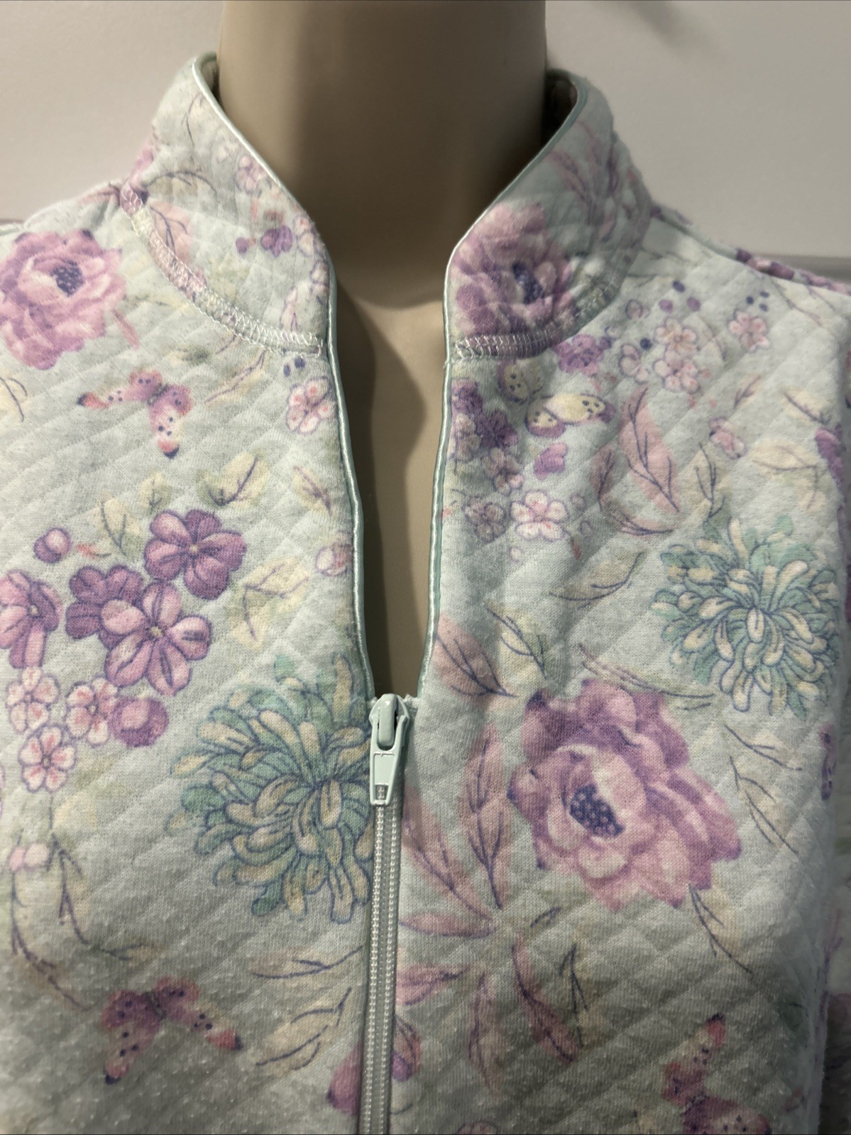 EUC Miss Elaine Sz S Soft Quilted Robe Full Zip Pockets Lt Blue/Lavender Floral