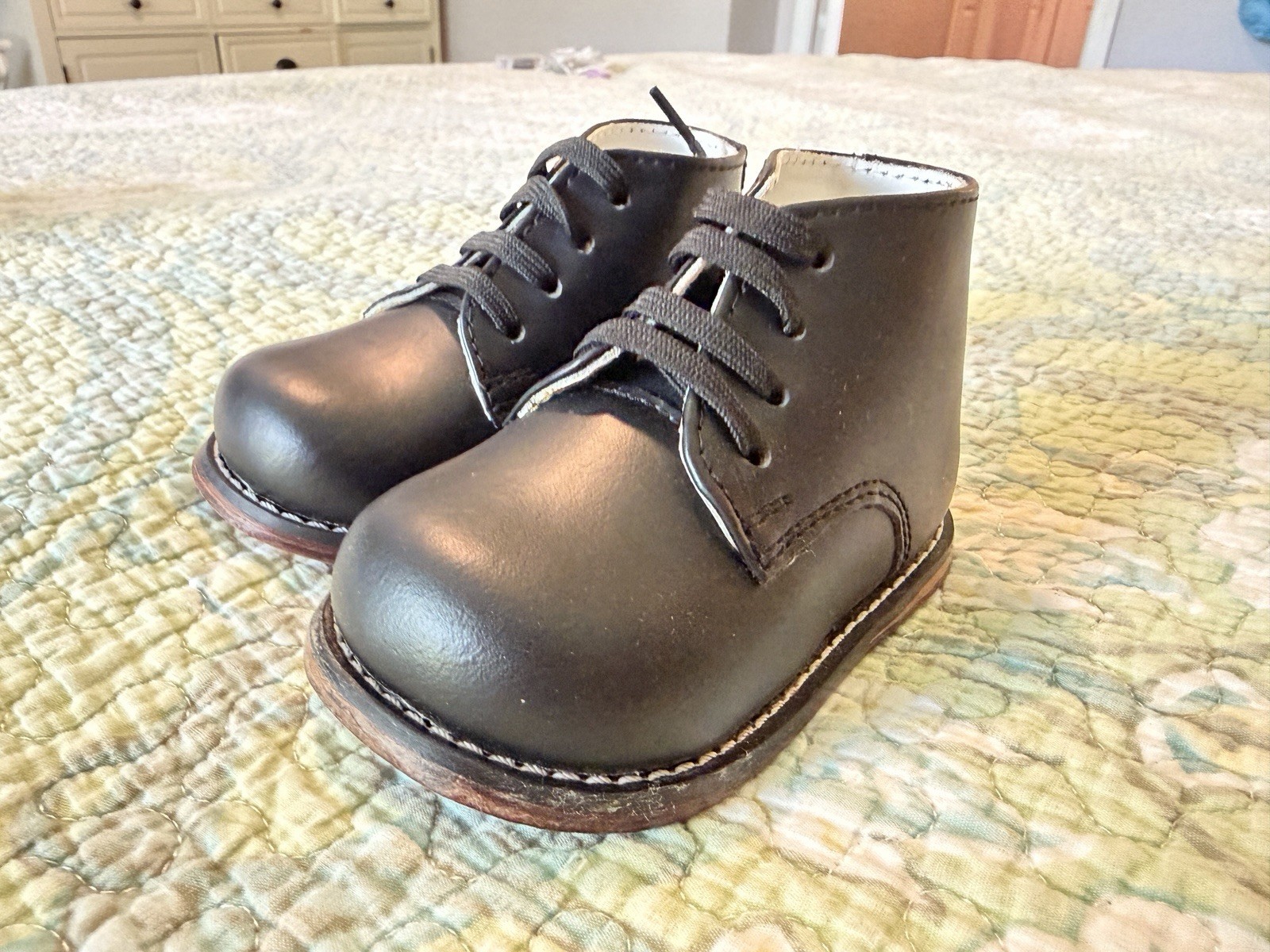 Josmo Walker Black Leather Size 3.5 GUC
