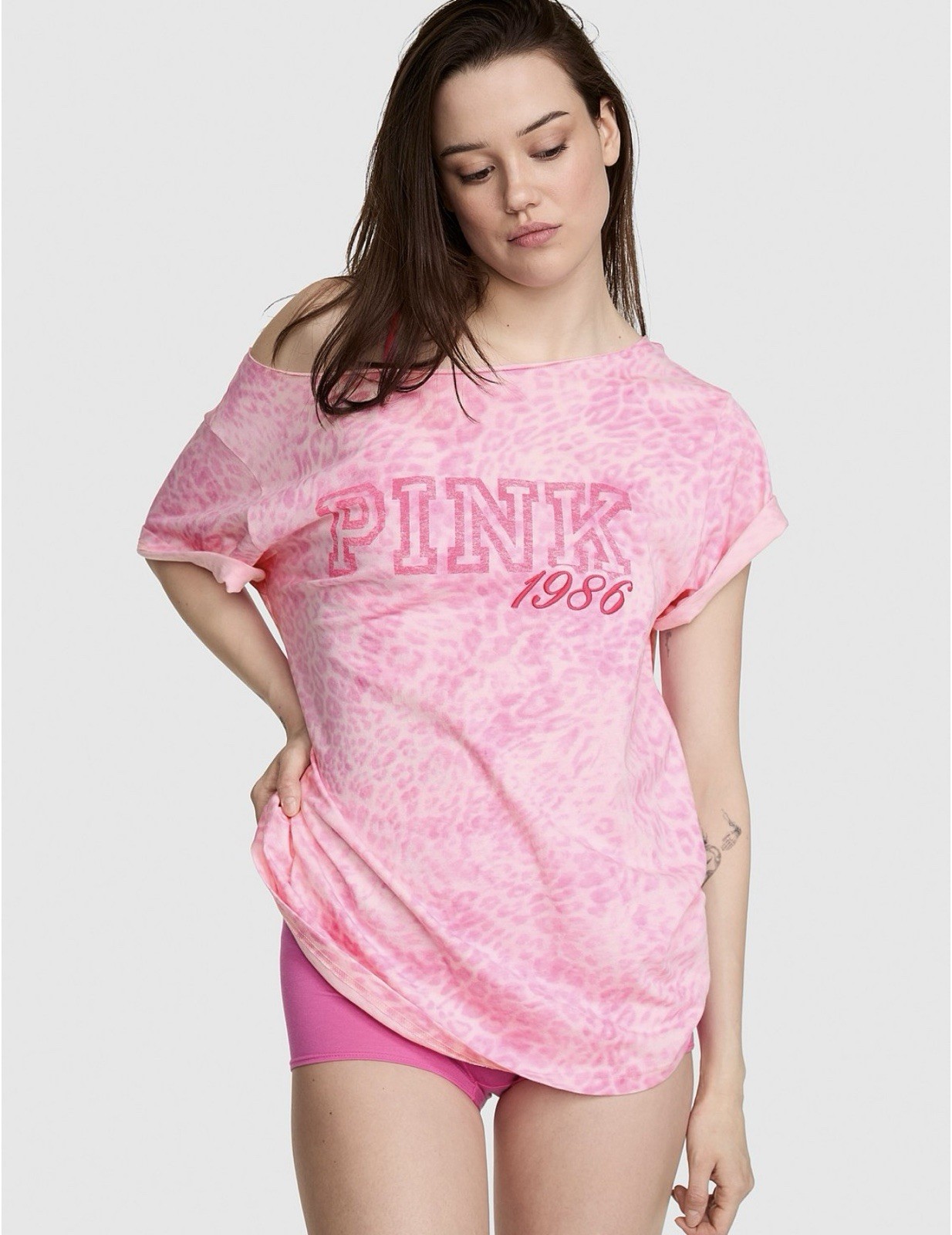 PINK Women’s Oversized Relaxed Boat Neck Leopard Print Logo T-Shirt Size Large