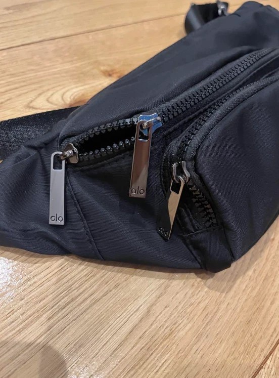 Аӏо Yoga Explorer Belt Bag Black Crossbody Waist Pack Travel NWT